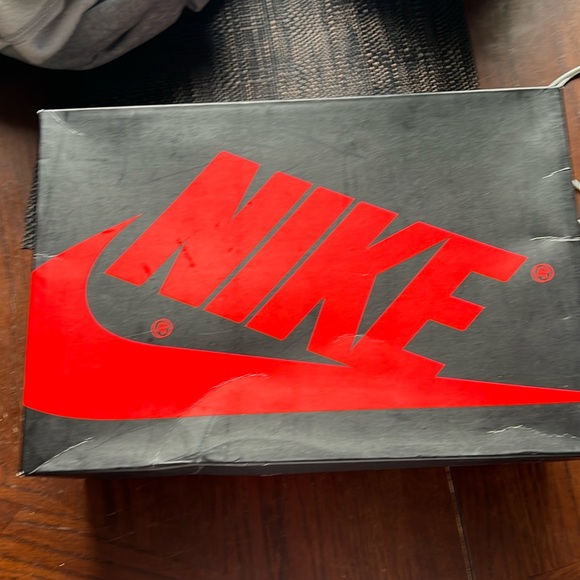 Jordan 1 metalic gold size 10.5 US - Picture 1 of 5
